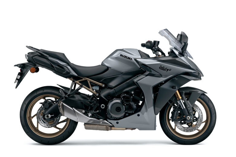 GSX-S1000GT_M5_QEB_Right-780x520 suzuki-gsx-s1000gt-moottoripyörä
