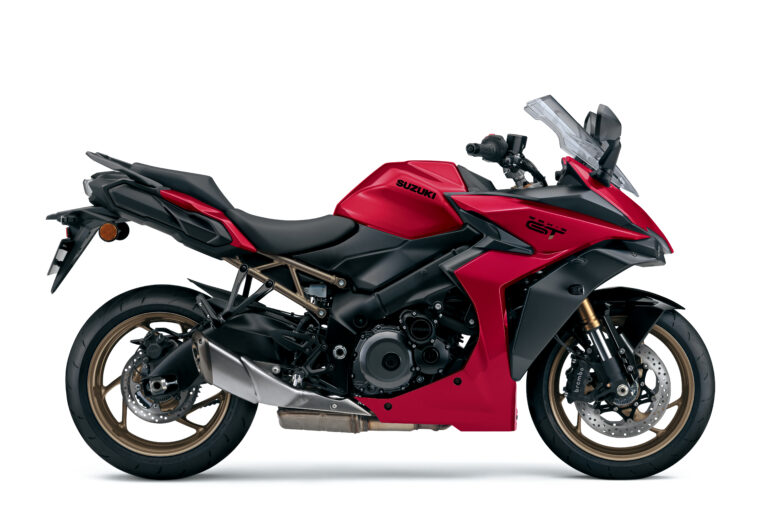 GSX-S1000GT_M5_YYG_Right-780x520 suzuki-gsx-s1000gt-moottoripyörä